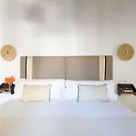 Triana Boutique Apartments By Hommyhome